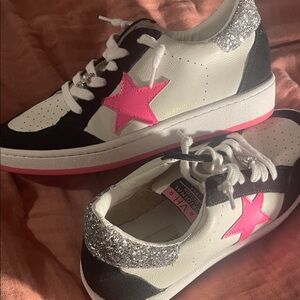 Women’s Pink Star Sneakers